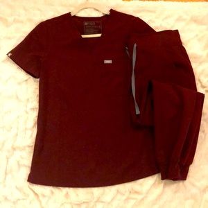 Figs burgundy XS top, SP bottom